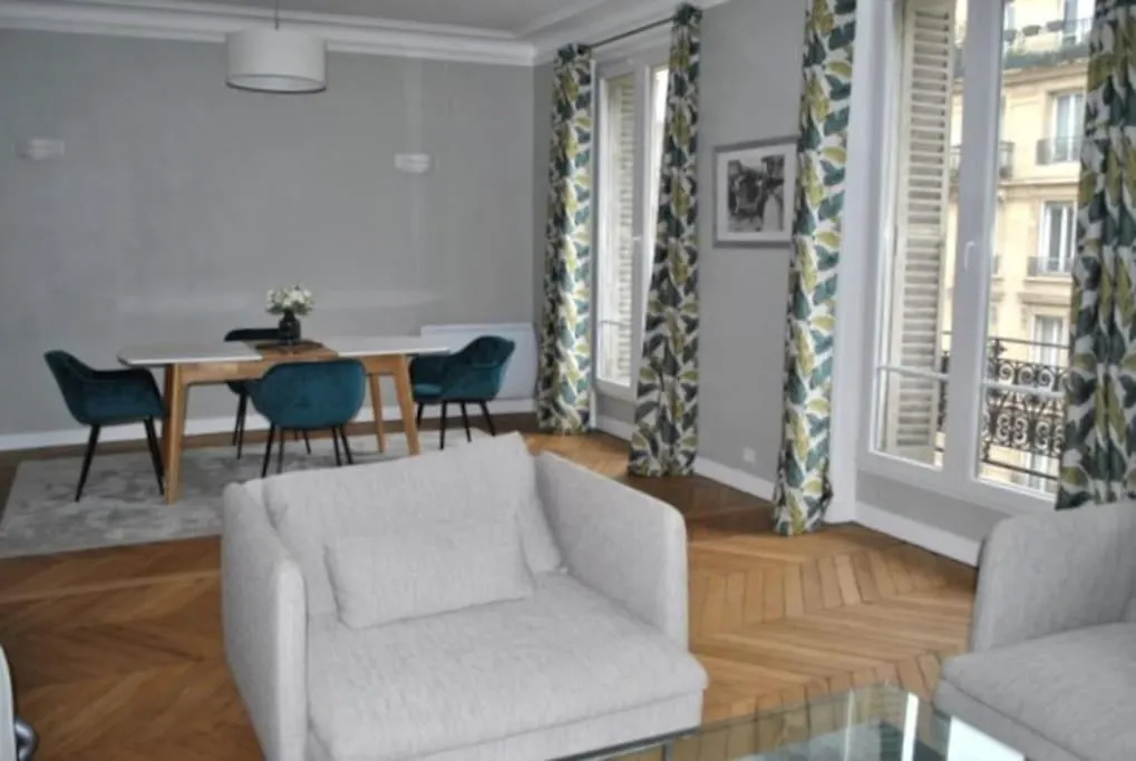 Appartement De 80 M² Proche Gare Du Nord Parijs