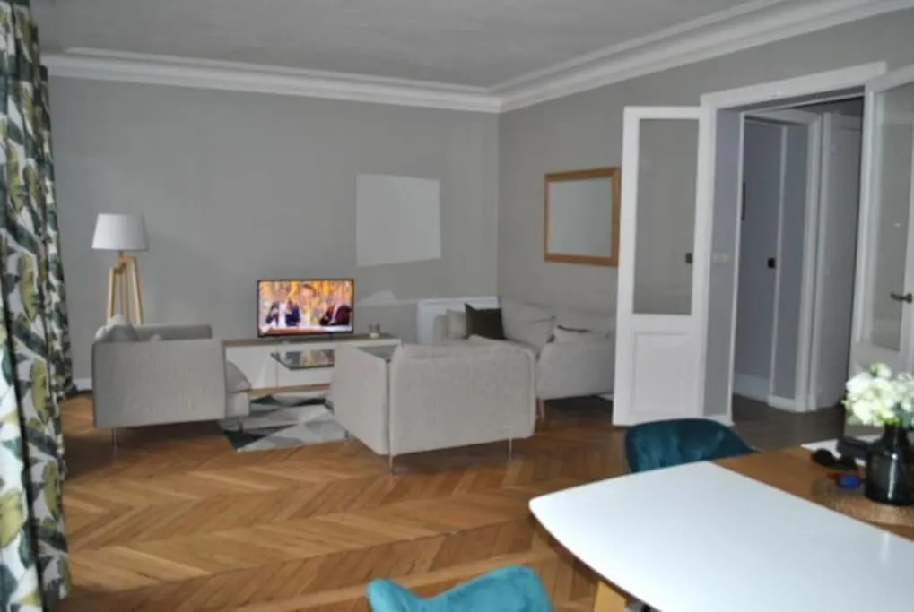 Appartement De 80 M² Proche Gare Du Nord Parijs